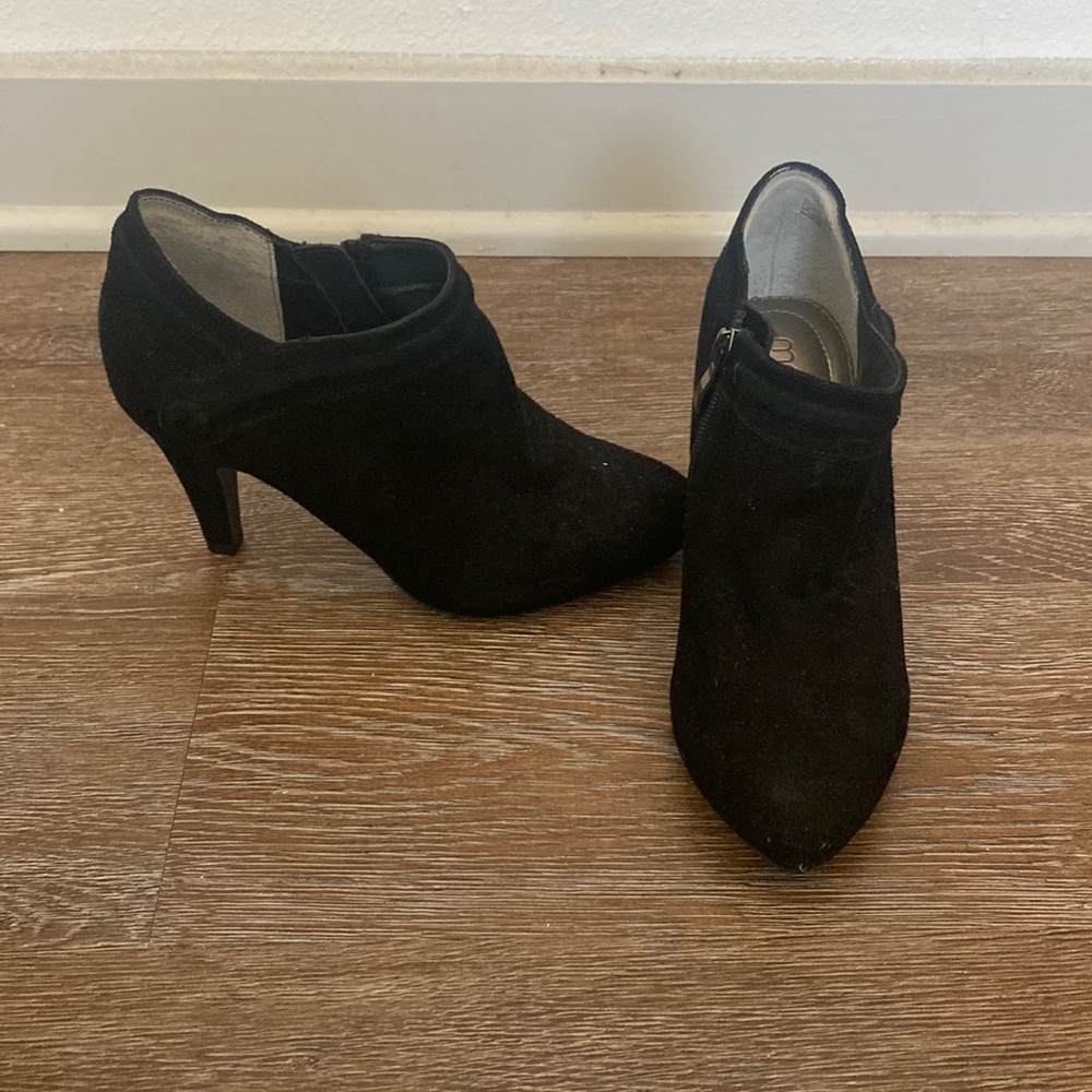 2” heeled black suede boots. Zipper on inside and decorative button outside.
